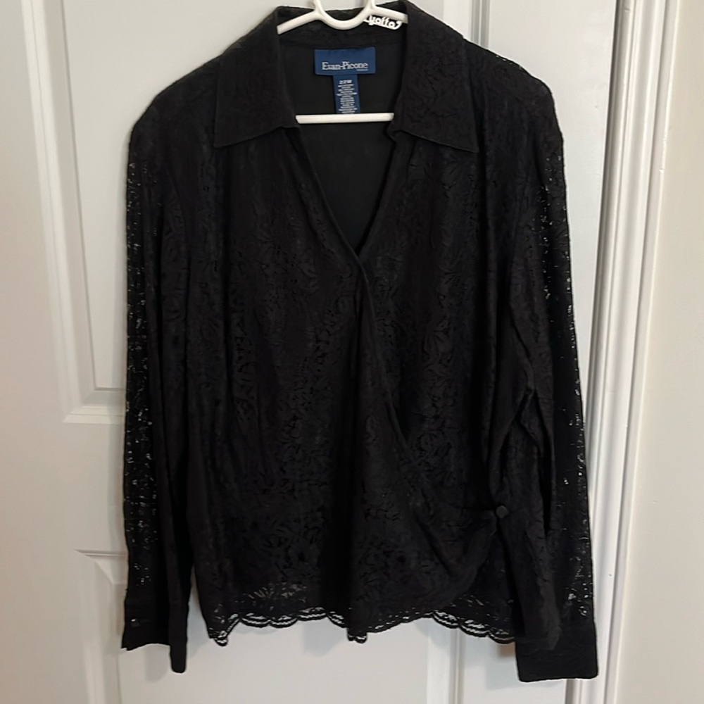 Size 22 lace black top